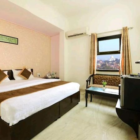 Hotel The First By Goyal Hotelie Agra  Exterior foto